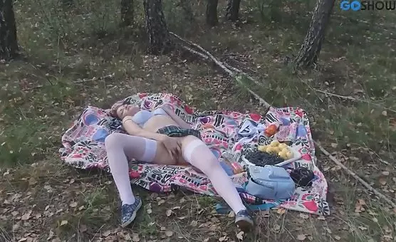Lonely Outdoor Girl Masturbating and Cumming